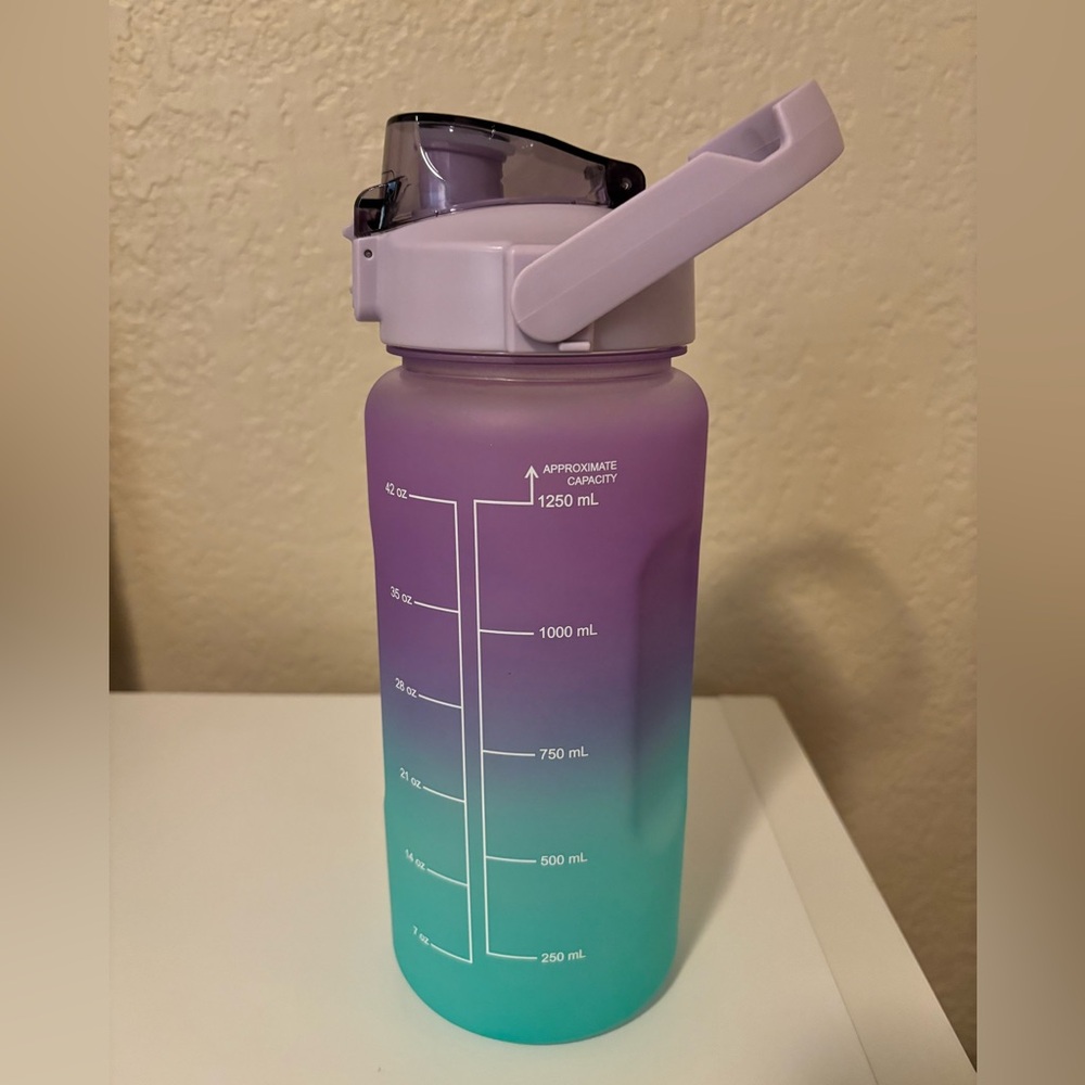 Daily Water Intake Bottle New